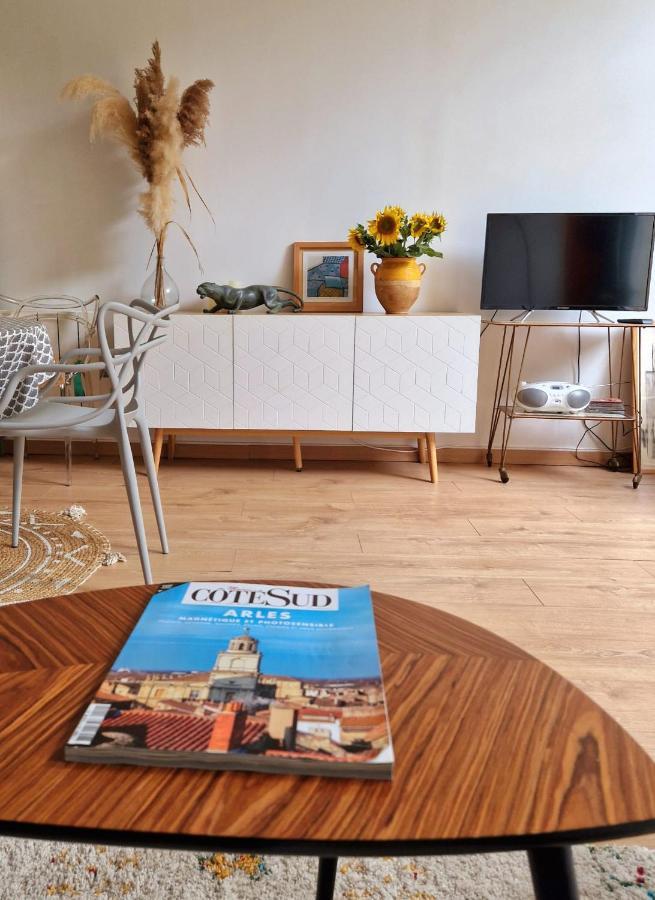 Apartamento Capucines, Un Jardin Secret Dans Le Centre Historique Arlés Exterior foto