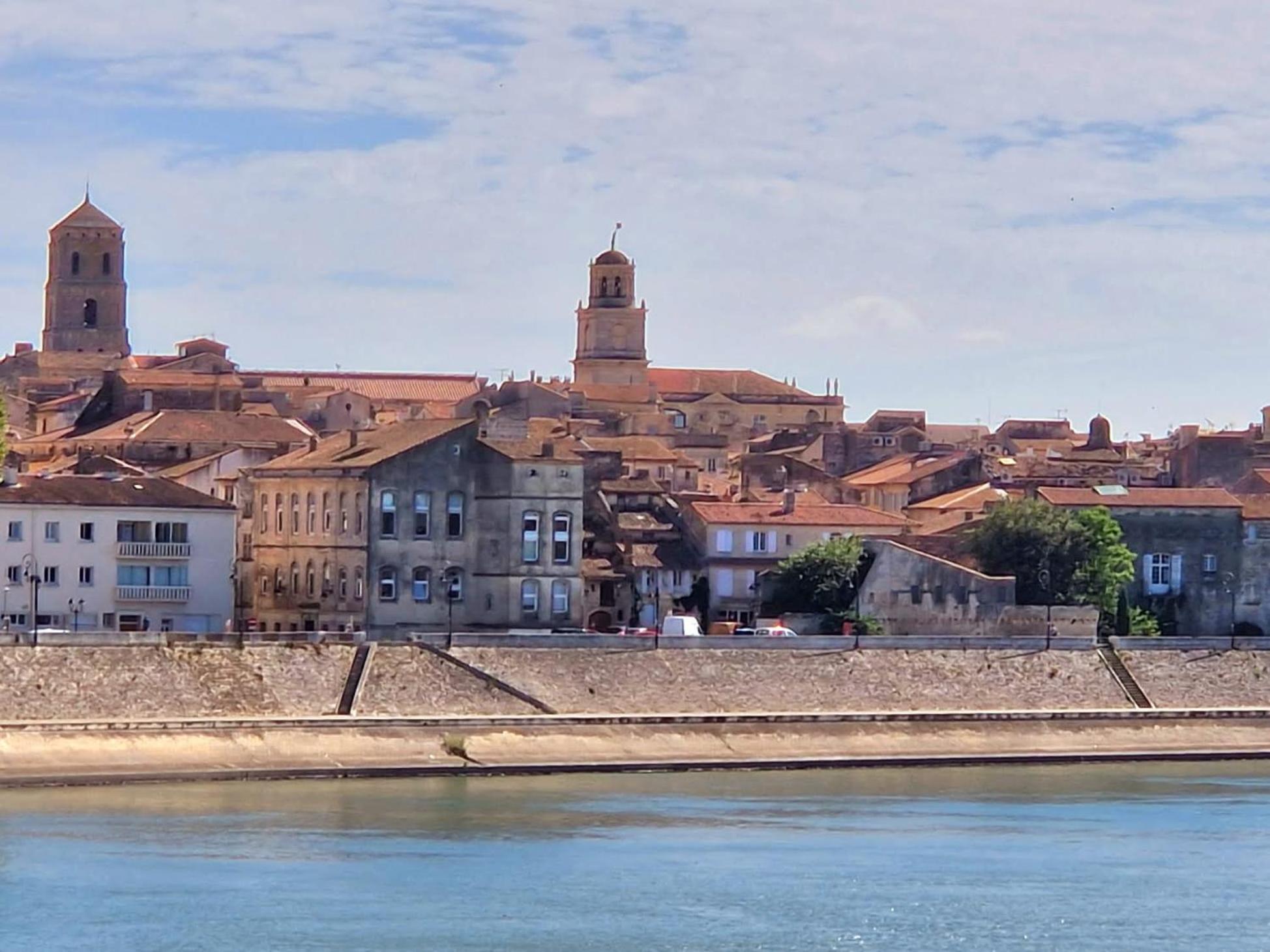 Apartamento Capucines, Un Jardin Secret Dans Le Centre Historique Arlés Exterior foto