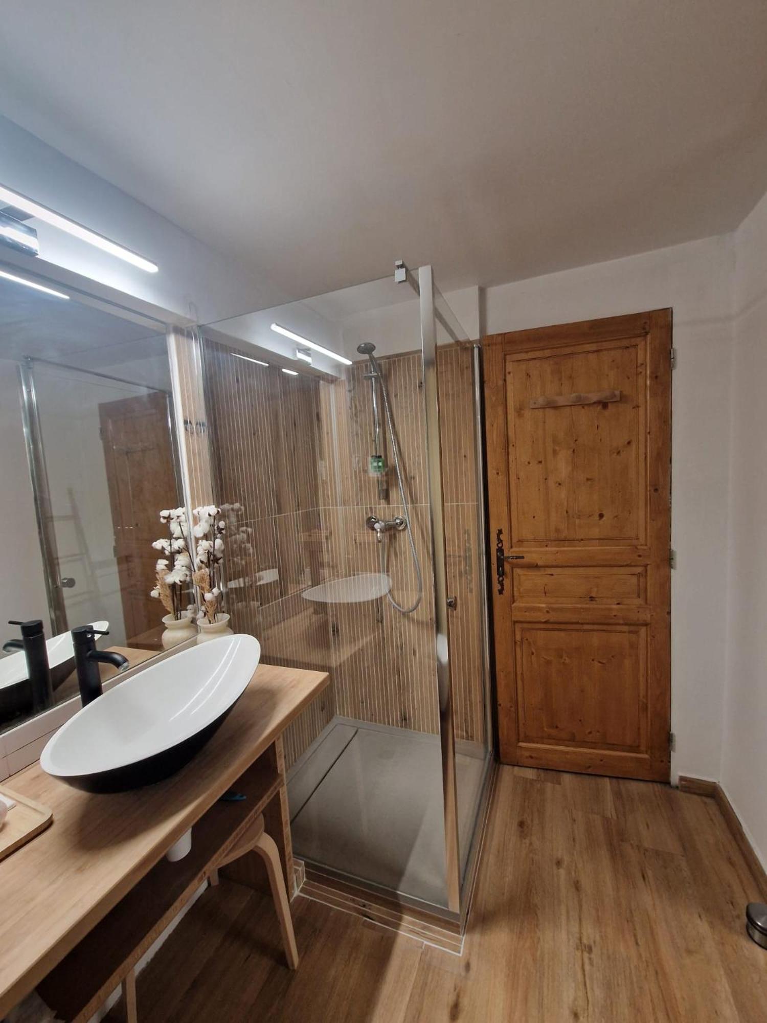 Apartamento Capucines, Un Jardin Secret Dans Le Centre Historique Arlés Exterior foto